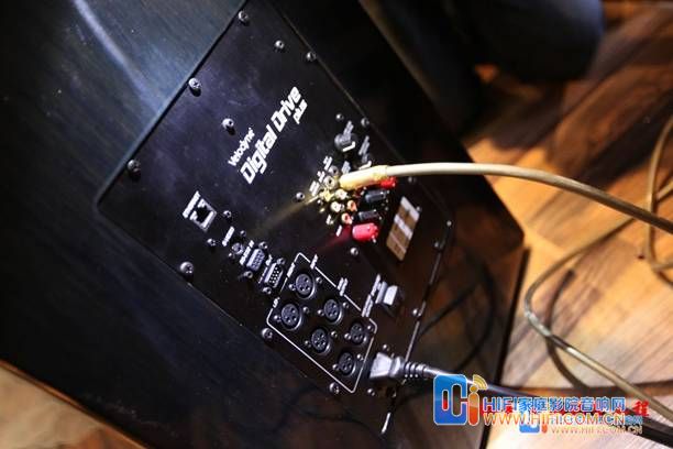 家庭影院音响威力登低音炮