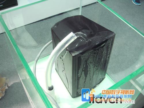palm 2011：天朗音箱防水性能现场演示