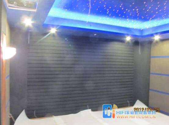 家庭影院影音房正墙面