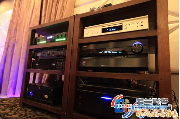 家庭影院音响设备