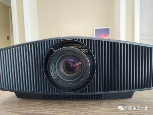 索尼VPL-VW898家庭影院投影机体验