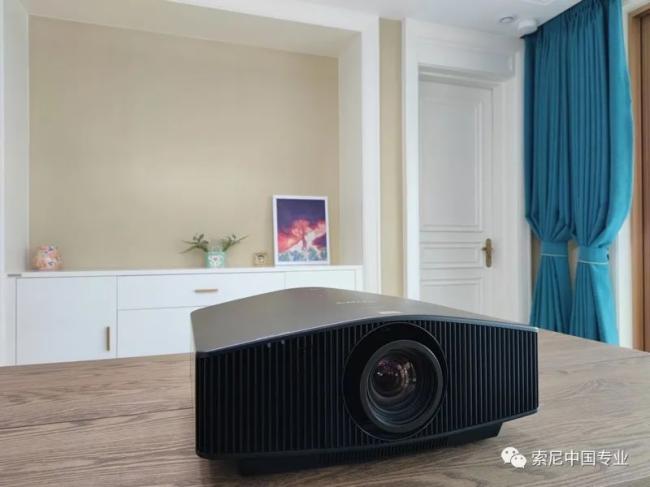 索尼VPL-VW898家庭影院投影机体验