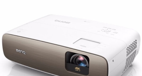 明基W2700家用投影仪